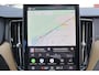 Volvo XC60 T6 Recharge AWD Ultra Dark - Luchtvering - Panorama/schuifdak - IntelliSafe Assist & Surround - 360º Camera - Harman/Kardon audio - Adaptieve LED koplampen - Verwarmde voorstoelen, stuur & achterbank - Parkeersensoren voor & achter - Elektr. bedienb. voorstoelen met geheugen - Head up display - Draadloze tel. lader - Extra getint glas - Inklapbare trekhaak - 20' LMV