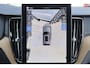 Volvo XC60 T6 Recharge AWD Ultra Dark - Luchtvering - Panorama/schuifdak - IntelliSafe Assist & Surround - 360º Camera - Harman/Kardon audio - Adaptieve LED koplampen - Verwarmde voorstoelen, stuur & achterbank - Parkeersensoren voor & achter - Elektr. bedienb. voorstoelen met geheugen - Head up display - Draadloze tel. lader - Extra getint glas - Inklapbare trekhaak - 20' LMV