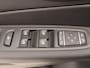 Renault Captur TCe 90 Limited | MediaNav navigatiesysteem met Apple CarPlay & Android Auto | Airco | Lichtmetalen velgen | Privacy Glass | Parkeersensoren achter | Two-tone metaalkleur |