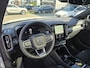 Volvo EX40 Single Motor Ext. Range Ultra Bl. Ed. Eur. 82 kWh | BLIS | Panorama dak | 360 Camera | Verwarm. Stoelen/Stuur | Warmtepomp |