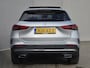 Mercedes-Benz GLA 250 e AMG Line / Dealer onderhouden / Accu SOH 98,51% / Glazen schuif- en kanteldak / Trekgewicht 1800 kg / Stoelverwarming / Achteruitrijcamera / Elektrische achterklep / Cruise control / Draadloze telefoon lader / Keyless Entry/Start /