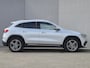 Mercedes-Benz GLA 250 e AMG Line / Dealer onderhouden / Accu SOH 98,51% / Glazen schuif- en kanteldak / Trekgewicht 1800 kg / Stoelverwarming / Achteruitrijcamera / Elektrische achterklep / Cruise control / Draadloze telefoon lader / Keyless Entry/Start /