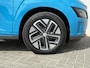 Hyundai Kona Electric EV Comfort 39 kWh / SOH 100% / Fabrieksgarantie t/m 04-2028 / Dealer Onderhouden / Stoelverwarming / Apple Carplay/Android Auto / Achteruitrijcamera / 1-fase /