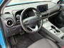 Hyundai Kona Electric EV Comfort 39 kWh / SOH 100% / Fabrieksgarantie t/m 04-2028 / Dealer Onderhouden / Stoelverwarming / Apple Carplay/Android Auto / Achteruitrijcamera / 1-fase /