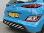 Hyundai Kona Electric EV Comfort 39 kWh / SOH 100% / Fabrieksgarantie t/m 04-2028 / Dealer Onderhouden / Stoelverwarming / Apple Carplay/Android Auto / Achteruitrijcamera / 1-fase /