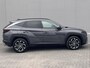 Hyundai Tucson 1.6 T-GDI PHEV Premium 4WD / Accu SoH 100 % / EAER 65 km / Leder / HUD / Navigatie / Apple Carplay Android / Stoelventilatie / Stuur-, stoel- & achterbankverwarming / 19" LM wielen & All Season banden /