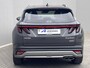 Hyundai Tucson 1.6 T-GDI PHEV Premium 4WD / Accu SoH 100 % / EAER 65 km / Leder / HUD / Navigatie / Apple Carplay Android / Stoelventilatie / Stuur-, stoel- & achterbankverwarming / 19" LM wielen & All Season banden /