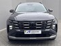 Hyundai Tucson 1.6 T-GDI PHEV Premium 4WD / Accu SoH 100 % / EAER 65 km / Leder / HUD / Navigatie / Apple Carplay Android / Stoelventilatie / Stuur-, stoel- & achterbankverwarming / 19" LM wielen & All Season banden /