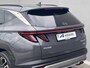 Hyundai Tucson 1.6 T-GDI PHEV Premium 4WD / Accu SoH 100 % / EAER 65 km / Leder / HUD / Navigatie / Apple Carplay Android / Stoelventilatie / Stuur-, stoel- & achterbankverwarming / 19" LM wielen & All Season banden /