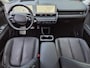 Hyundai Ioniq 5 Lounge 73kWh / SOH 100% / SOLAR dak / Fabrieksgarantie tot 05-2027 / Dealer onderhouden / Head Up Display / CCS snelladen / Warmtepomp / Trekgewicht 1600 kg / Stuur- Stoel & Achterbank verwarming / Rondomzicht camera / Bose Audio Systeem /