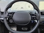 Hyundai Ioniq 5 Lounge 73kWh / SOH 100% / SOLAR dak / Fabrieksgarantie tot 05-2027 / Dealer onderhouden / Head Up Display / CCS snelladen / Warmtepomp / Trekgewicht 1600 kg / Stuur- Stoel & Achterbank verwarming / Rondomzicht camera / Bose Audio Systeem /