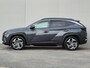 Hyundai Tucson 1.6 T-GDI PHEV Comfort Smart 4WD / SOH 97% / Dealer onderhouden / Fabrieksgarantie tot 06-2027 / 1.350 kg trekgewicht / Elektrische achterklep / Achteruitrijcamera / Stuur- & Stoelverwarming / Apple Carplay Android Auto / Adaptief cruise control /