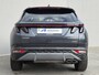 Hyundai Tucson 1.6 T-GDI PHEV Comfort Smart 4WD / SOH 97% / Dealer onderhouden / Fabrieksgarantie tot 06-2027 / 1.350 kg trekgewicht / Elektrische achterklep / Achteruitrijcamera / Stuur- & Stoelverwarming / Apple Carplay Android Auto / Adaptief cruise control /