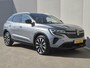 Renault Austral 1.2 E-Tech full hybrid 200 Techno / Fabrieksgarantie tot 05-2027 / Panorama Dak / 1.500 KG Trekgewicht / Adaptief Cruise Control / Camera 360° / Navigatie / Stuur-, Stoel- & Voorruitverwarming / Elektrische Bestuurdersstoel / 19” LM Wielen met All Season Banden /