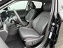 Hyundai Kona 1.6 GDI HEV Premium / Direct Leverbaar / Modeljaar 2026 / Navigatie / 18" LMV / Adaptieve Cruise Control / Parkeersensoren voor en achter / Stoelverkoeling / Stuurverwarming /