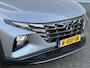 Hyundai Tucson 1.6 T-GDI HEV Comfort / Navigatie / Camera / Parkeersensoren v + a / Climate Control / 19 inch LMV / Telefoon / Dealer onderhouden auto.
