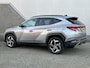 Hyundai Tucson 1.6 T-GDI HEV Comfort / Navigatie / Camera / Parkeersensoren v + a / Climate Control / 19 inch LMV / Telefoon / Dealer onderhouden auto.