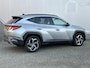 Hyundai Tucson 1.6 T-GDI HEV Comfort / Navigatie / Camera / Parkeersensoren v + a / Climate Control / 19 inch LMV / Telefoon / Dealer onderhouden auto.