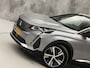 Peugeot 3008 1.2 PureTech GT Line (PANORAMADAK, APPLE CARPLAY, GROOT NAVI, LEDER, STOELVERWARMING, SPORTSTOELEN, GETINT GLAS, KEYLESS, NIEUWSTAAT)