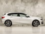 BMW 1-Serie 118i Sport Automaat (APPLE CARPLAY, GROOT NAVI, CLIMATE, LEDER, SPORTSTOELEN, PARKEERSENSOREN, CRUISE, LANE ASSIST, NIEUWSTAAT)