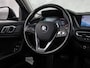 BMW 1-Serie 118i Sport Automaat (APPLE CARPLAY, GROOT NAVI, CLIMATE, LEDER, SPORTSTOELEN, PARKEERSENSOREN, CRUISE, LANE ASSIST, NIEUWSTAAT)