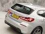 BMW 1-Serie 118i Sport Automaat (APPLE CARPLAY, GROOT NAVI, CLIMATE, LEDER, SPORTSTOELEN, PARKEERSENSOREN, CRUISE, LANE ASSIST, NIEUWSTAAT)
