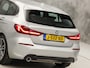 BMW 1-Serie 118i Sport Automaat (APPLE CARPLAY, GROOT NAVI, CLIMATE, LEDER, SPORTSTOELEN, PARKEERSENSOREN, CRUISE, LANE ASSIST, NIEUWSTAAT)