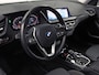 BMW 1-Serie 118i Sport Automaat (APPLE CARPLAY, GROOT NAVI, CLIMATE, LEDER, SPORTSTOELEN, PARKEERSENSOREN, CRUISE, LANE ASSIST, NIEUWSTAAT)