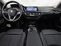BMW 1-Serie 118i Sport Automaat (APPLE CARPLAY, GROOT NAVI, CLIMATE, LEDER, SPORTSTOELEN, PARKEERSENSOREN, CRUISE, LANE ASSIST, NIEUWSTAAT)