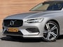 Volvo V60 2.0 B3 Momentum Advantage Sportstoelen / Trekhaak / Camera / Dealer Onderhouden