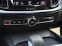 Volvo V60 2.0 B3 Momentum Advantage Sportstoelen / Trekhaak / Camera / Dealer Onderhouden