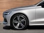 Volvo V60 2.0 B3 Momentum Advantage Sportstoelen / Trekhaak / Camera / Dealer Onderhouden