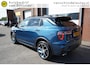 Lynk & Co 01 1.5 261PK! NL AUTO! DEALER ONDERHOUDEN 4X ZGAN BANDEN! 20X OP VOORRAAD 360CAMERA 6,6KWH LADER PANORAMADAK FULL LED 20INCH ANDROID/APPLECARPLAY NAVI STOELVERWARMING ADAPTIEVE CRUISE PDC V+A KEYLESS CLIMA ENZ...