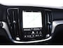 Volvo V60 T8 455PK Plug-in hybrid AWD Plus Dark / 360 Camera / Harman Kardon / Head-up display / Panorama schuifdak / Stoel- en stuurverwarming / Trekhaak / Elektrische stoelen met geheugen