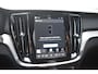 Volvo V60 T8 455PK Plug-in hybrid AWD Plus Dark / 360 Camera / Harman Kardon / Head-up display / Panorama schuifdak / Stoel- en stuurverwarming / Trekhaak / Elektrische stoelen met geheugen