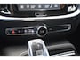 Volvo V60 T8 455PK Plug-in hybrid AWD Plus Dark / 360 Camera / Harman Kardon / Head-up display / Panorama schuifdak / Stoel- en stuurverwarming / Trekhaak / Elektrische stoelen met geheugen