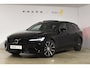 Volvo V60 T8 455PK Plug-in hybrid AWD Plus Dark / 360 Camera / Harman Kardon / Head-up display / Panorama schuifdak / Stoel- en stuurverwarming / Trekhaak / Elektrische stoelen met geheugen