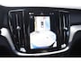 Volvo V60 T8 455PK Plug-in hybrid AWD Plus Dark / 360 Camera / Harman Kardon / Head-up display / Panorama schuifdak / Stoel- en stuurverwarming / Trekhaak / Elektrische stoelen met geheugen