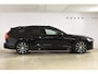 Volvo V60 T8 455PK Plug-in hybrid AWD Plus Dark / 360 Camera / Harman Kardon / Head-up display / Panorama schuifdak / Stoel- en stuurverwarming / Trekhaak / Elektrische stoelen met geheugen