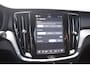 Volvo V60 T8 455PK Plug-in hybrid AWD Plus Dark / 360 Camera / Harman Kardon / Head-up display / Panorama schuifdak / Stoel- en stuurverwarming / Trekhaak / Elektrische stoelen met geheugen