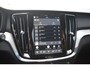 Volvo V60 T8 455PK Plug-in hybrid AWD Plus Dark / 360 Camera / Harman Kardon / Head-up display / Panorama schuifdak / Stoel- en stuurverwarming / Trekhaak / Elektrische stoelen met geheugen