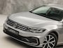 Volkswagen Passat Variant 1.4 TSI PHEV GTE 218Pk Automaat (APPLE CARPLAY, SOH 88,9%, GROOT NAVI, CAMERA, TREKHAAK, KEYLESS, SPORTSTOELEN, STOELVERWARMING, GETINT GLAS, NIEUWSTAAT)
