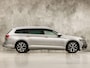 Volkswagen Passat Variant 1.4 TSI PHEV GTE 218Pk Automaat (APPLE CARPLAY, SOH 88,9%, GROOT NAVI, CAMERA, TREKHAAK, KEYLESS, SPORTSTOELEN, STOELVERWARMING, GETINT GLAS, NIEUWSTAAT)