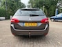 Peugeot 308 SW 1.2 PureTech Blue Lease Executive * NAP*CRUISE*A. CAMERA*DVD ACHTER*PANO*CLIMA*TREKHAAK *