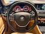 BMW 5-Serie Touring 528i High Executive|SOFTCLOSE|KEYLESS|MEMORY|LEDER|ACC|HUD|DODEHOEK|STOELV|CAMERA|PDC|LED|17INCH|