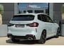 BMW X3 xDrive30e M Sport High Executive | 292 PK | PHEV | PANO | 360° Camera | Leder BMW X3 xDrive30e M Sport High Executive 292 PK Plug-in Hybrid met 2.0 viercilinder benzinemotor en automatische 8-traps transmissie, voorzien van elektrisch panoramadak, lederen bekleding, 36