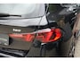 BMW 1-Serie 120 M Sport Design | 156 PK | Adaptieve Cruise Control | Automaat | Camera | BMW 120 M Sport Design 156 PK met 1.5 driecilinder benzinemotor en 48V Mild Hybrid-technologie, gekoppeld aan een 7-traps Steptronic automaat met dubbele koppeling. Sportief uitgevoerd met M