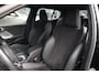 BMW 1-Serie 120 M Sport Design | 156 PK | Adaptieve Cruise Control | Automaat | Camera | BMW 120 M Sport Design 156 PK met 1.5 driecilinder benzinemotor en 48V Mild Hybrid-technologie, gekoppeld aan een 7-traps Steptronic automaat met dubbele koppeling. Sportief uitgevoerd met M