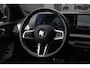 BMW 1-Serie 120 M Sport Design | 156 PK | Adaptieve Cruise Control | Automaat | Camera | BMW 120 M Sport Design 156 PK met 1.5 driecilinder benzinemotor en 48V Mild Hybrid-technologie, gekoppeld aan een 7-traps Steptronic automaat met dubbele koppeling. Sportief uitgevoerd met M