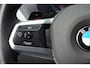 BMW 1-Serie 120 M Sport Design | 156 PK | Adaptieve Cruise Control | Automaat | Camera | BMW 120 M Sport Design 156 PK met 1.5 driecilinder benzinemotor en 48V Mild Hybrid-technologie, gekoppeld aan een 7-traps Steptronic automaat met dubbele koppeling. Sportief uitgevoerd met M